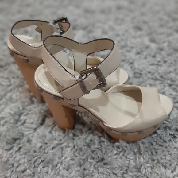 Heels - Picture 5 of 6